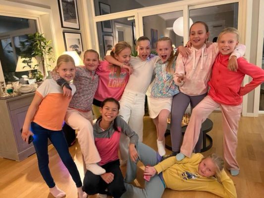 Vil du på tenniskurs i vinterferien? Kontakt oss! WhatsApp Image 2024 11 10 at 13.05.14